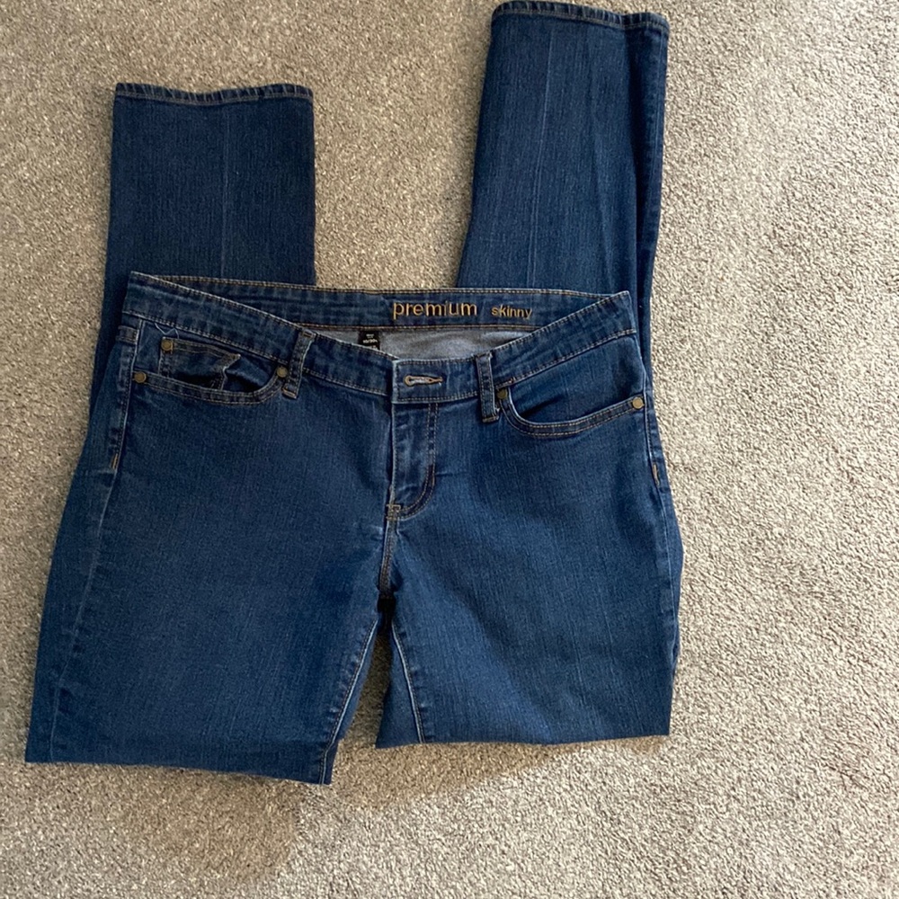 Gap women’s skinny jeans size 10. $12 this week only. Max bundle is 4 items